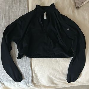 Alo yoga woman’s cropped pullover LIKE NEW